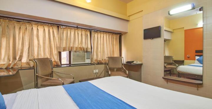 Hotel Golden Palace Pvt Ltd Mumbai Exterior photo