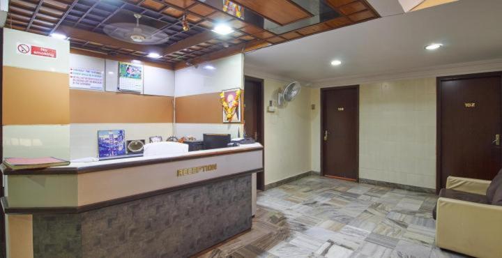 Hotel Golden Palace Pvt Ltd Mumbai Exterior photo