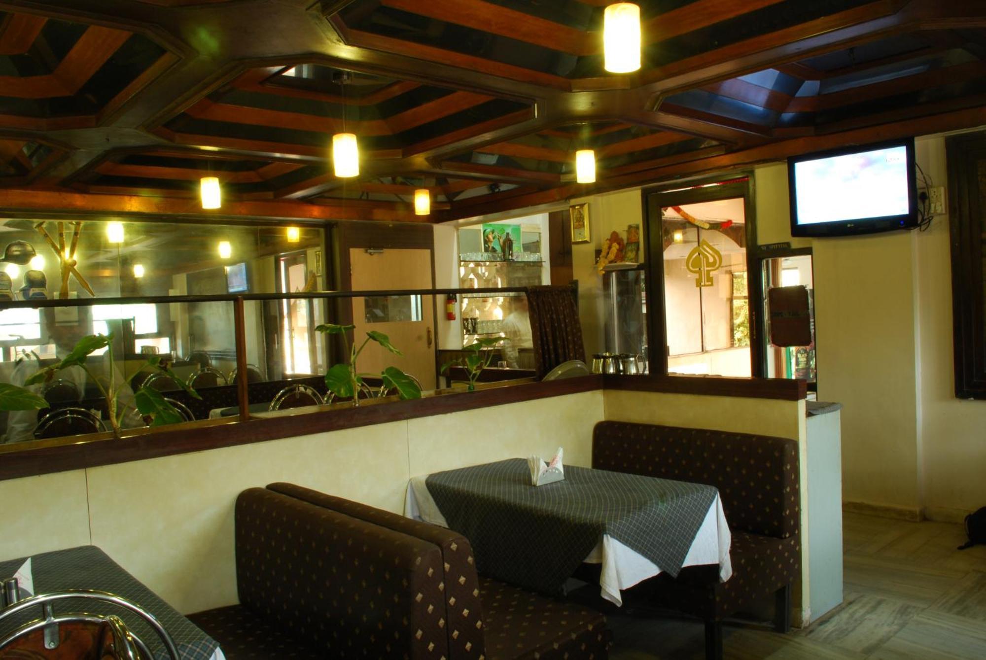 Hotel Golden Palace Pvt Ltd Mumbai Exterior photo